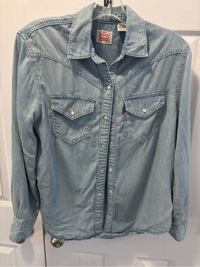 Levi's Light Blue Denim Shirt with Red Label Pearl Buttons XS
